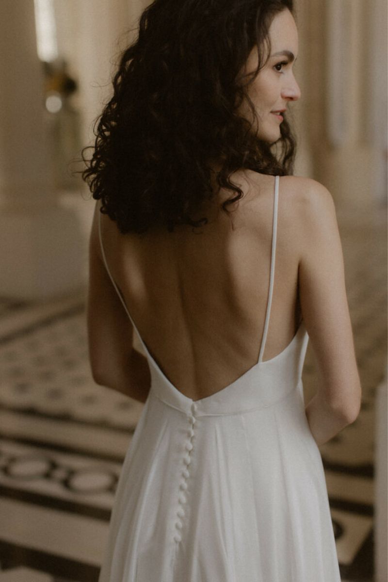 Robe de mariée en mousseline de soie fluide grand dos nu
