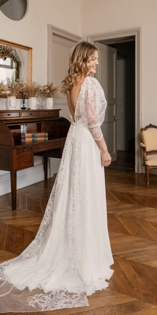 Robes de mariée à manches trois quart bouffantes en tulle brodée et crêpe