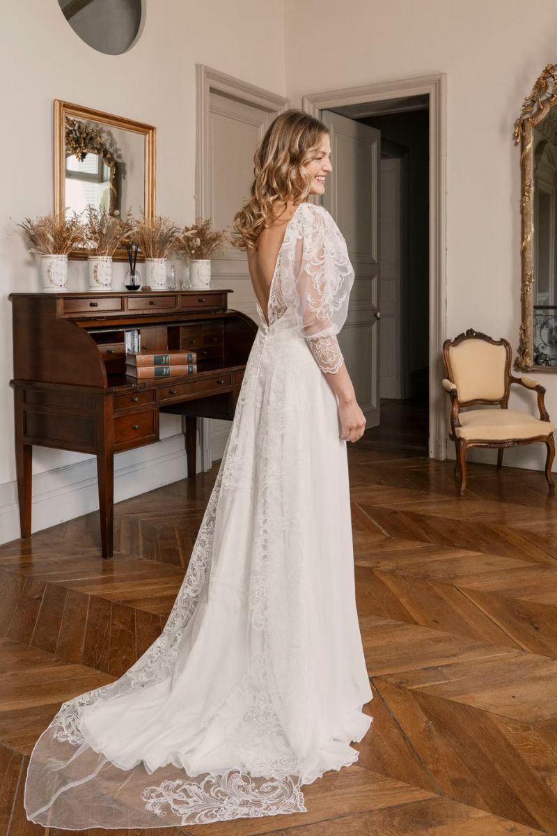 Robes de mariée à manches trois quart bouffantes en tulle brodée et crêpe