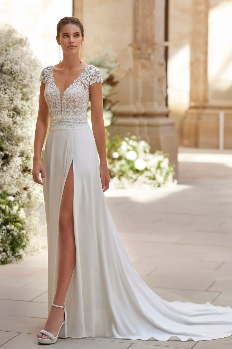 Robe de mariée bohème classique fluide et fendue