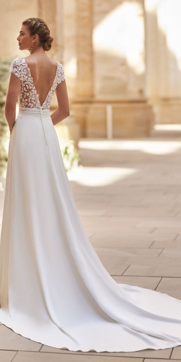 Robe de mariée dos nu V en dentelle d'occasion chez La Sève - Lyon
