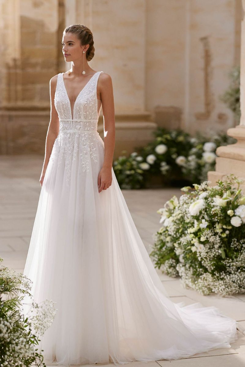 Robe de mariée princesse fluide décolleté plongeant - Dépôt-vente La Sève Lyon