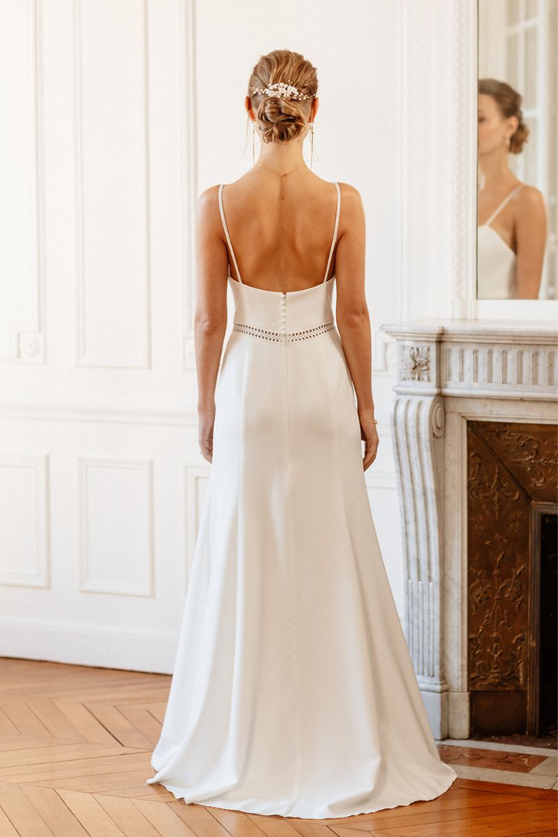 Robe de mariée à bretelles fines et dos nu