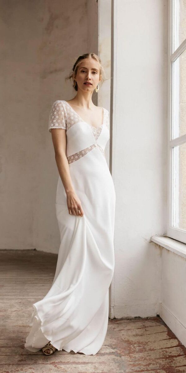 Robe de mariée ajustée en dentelle et crêpe léger - La Sève Lyon