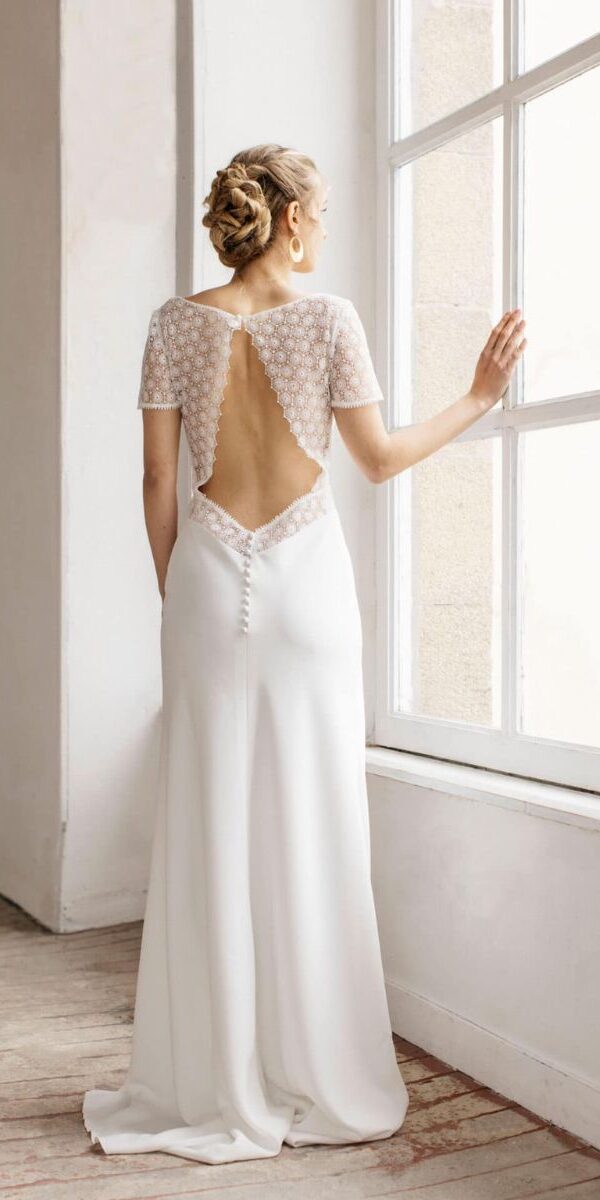 Robe de mariée à manches courtes et dos nu inversé d'occasion chez La Sève à Lyon