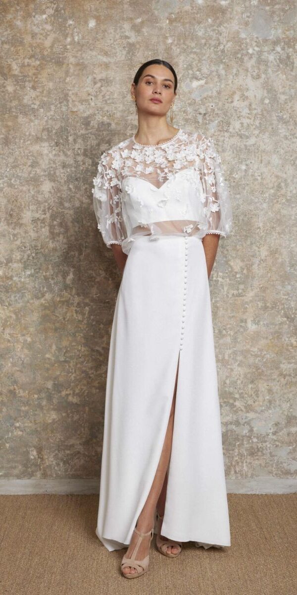 Tenue de mariage avec brassière, jupe droite fendue et top en dentelle fleurie