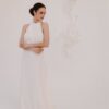 Robe de mariée simple et sobre avec grand dos nu - La Sève Lyon