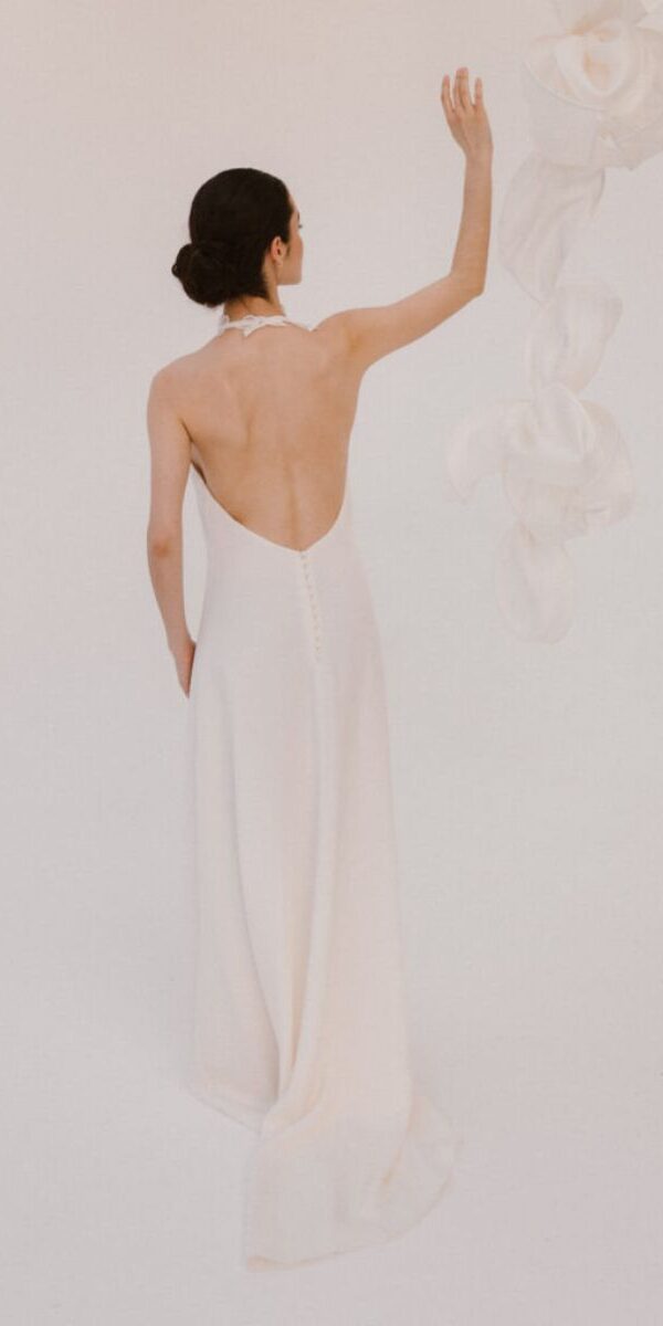 Robe de mariée col licou légère de seconde main à Lyon - La Sève