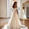 Robe de mariée princesse en satin de seconde chez La Sève à Lyon