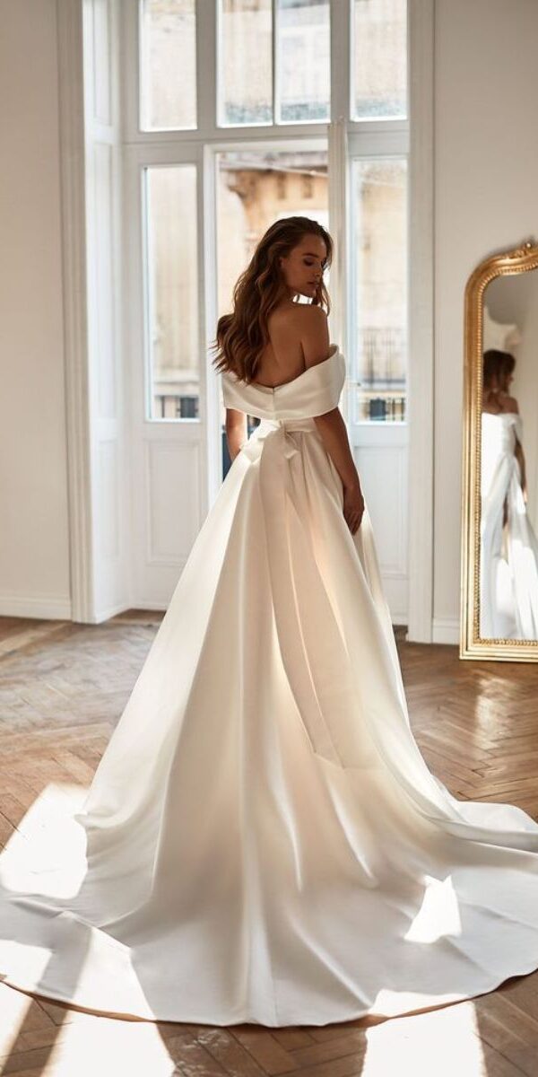 Robe de mariée princesse en satin de seconde chez La Sève à Lyon