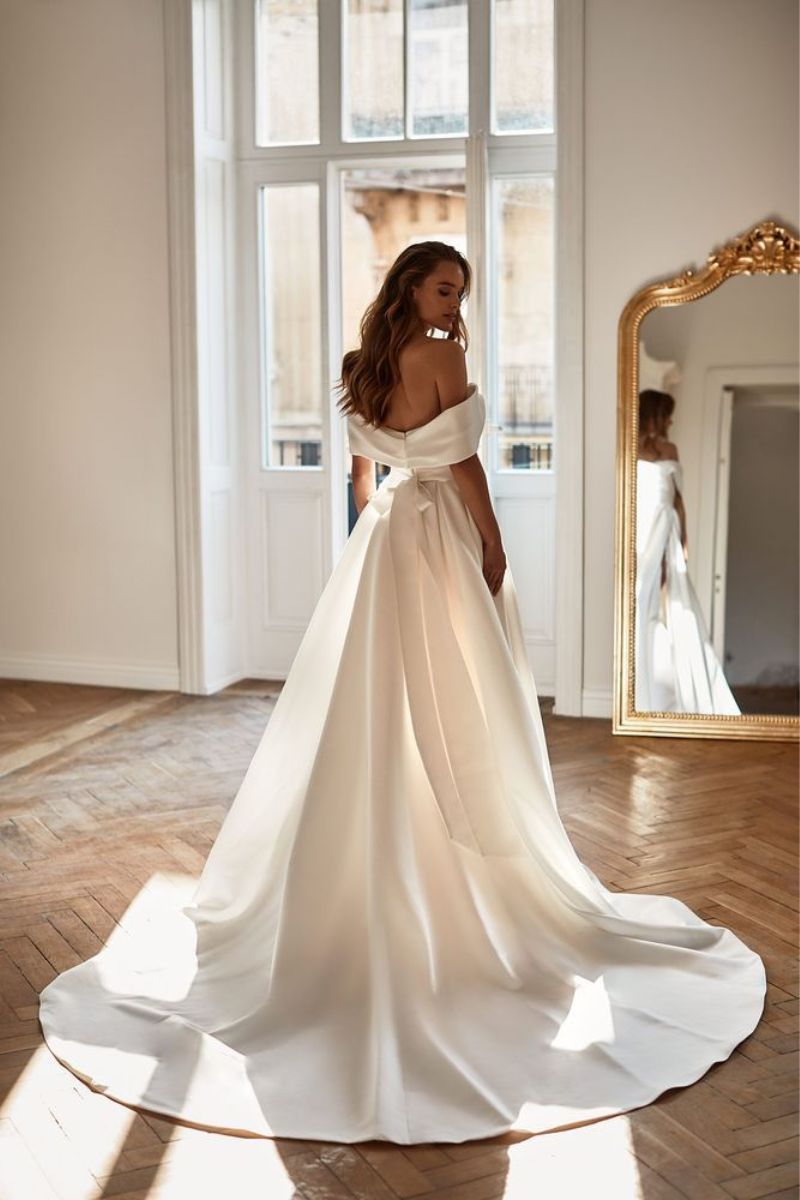 Robe de mariée princesse en satin de seconde chez La Sève à Lyon