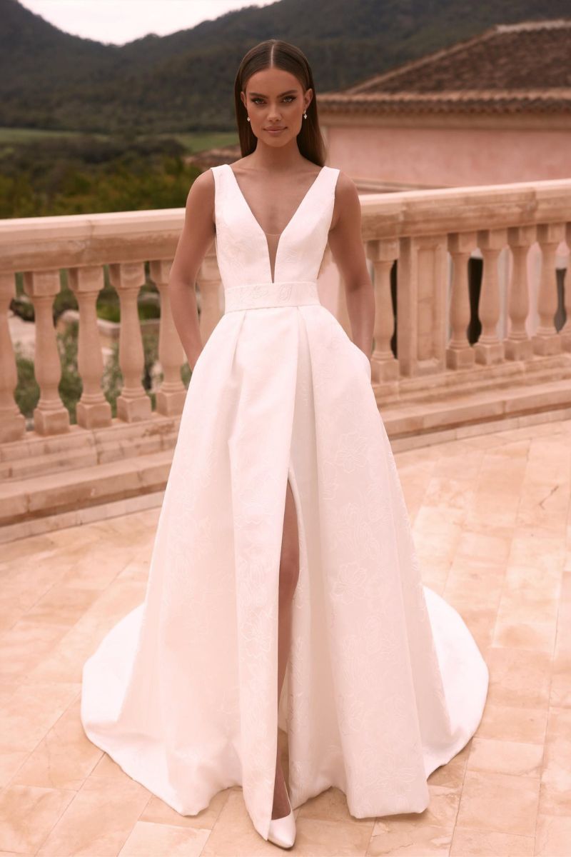 Robe de mariée princesse fendue sans manche