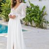 Robe de mariée fluide en dentelle fleurie et mousseline